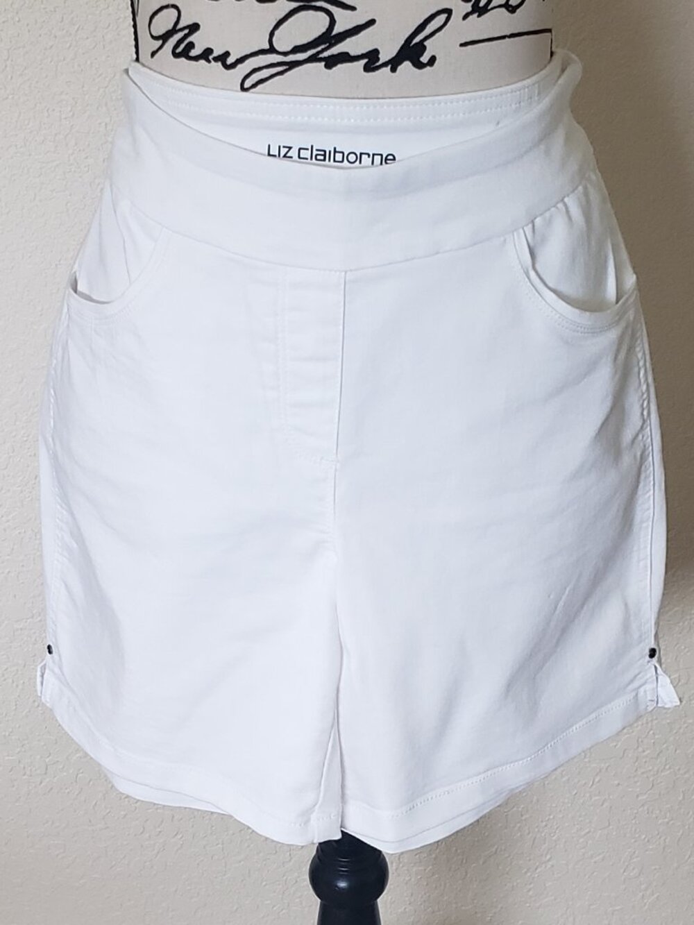 LIZ CLAIBORNE SHORTS